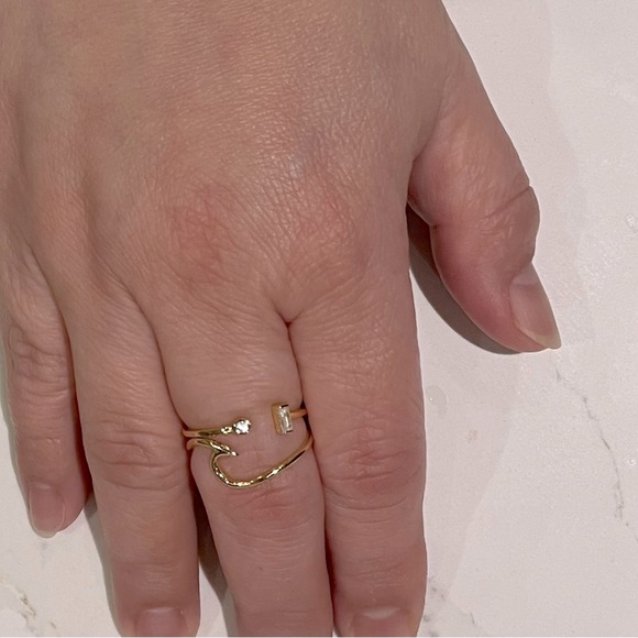 Curved Wave Ring - Picture 6 of 8